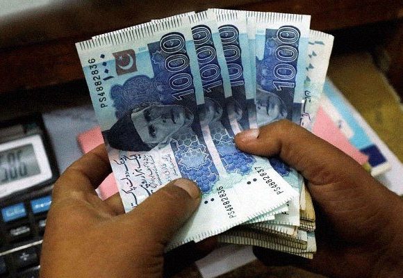 Rupee Starts Losing Against US Dollar After 8 Successive Days of Gains