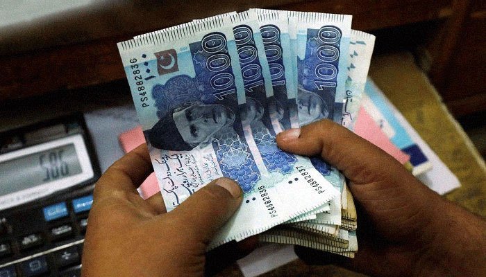 Rupee Starts Losing Against US Dollar After 8 Successive Days of Gains