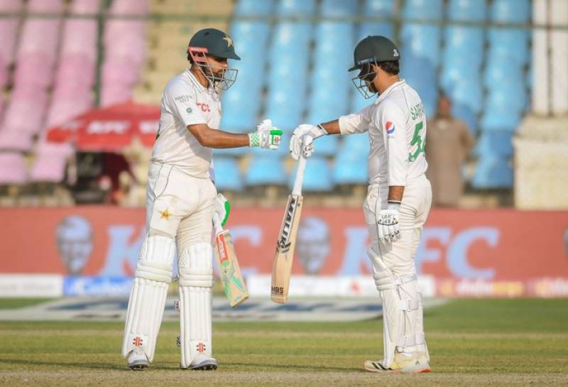Babar Azam and Sarfaraz Ahmed punish sloppy New Zealand in first Test