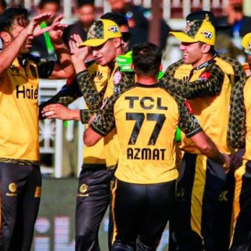 Saim, bowlers shine as Zalmi beat Qalandars to cement playoff chances